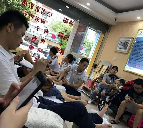 吸金5800億，下班年輕人擠進足療店，修腳理發小店悶聲發大財