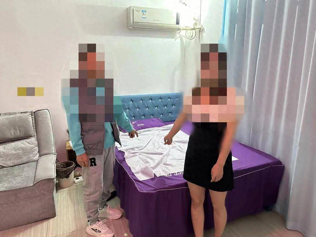 贛州兩家足浴館暗藏玄機，警方突襲擒五人，原來“特殊服務”附贈理發